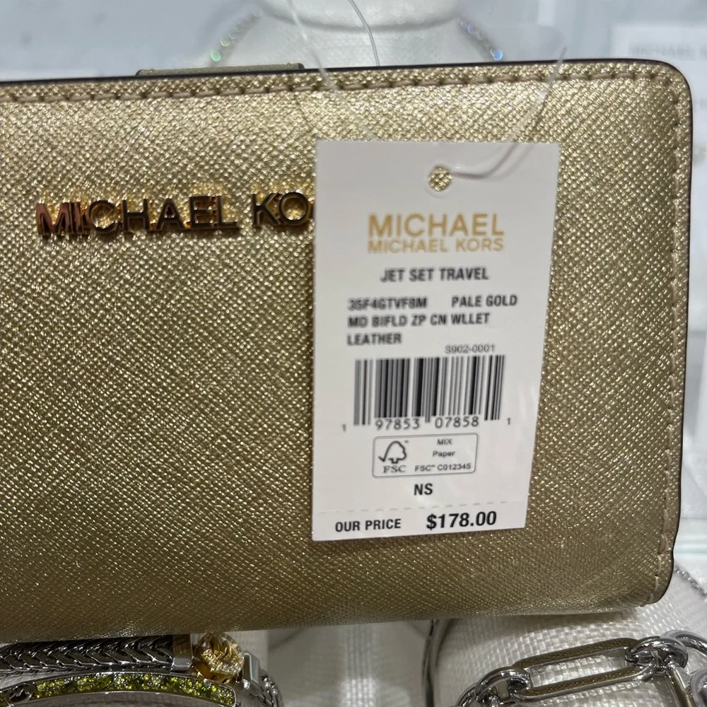 MICHAEL KORS Jet Set Md Zip CN Metallic Saffiano Leather BiFold Wallet Pale Gold